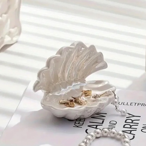 Ceramic Shell Jewelry Display - Picture 1 of 2